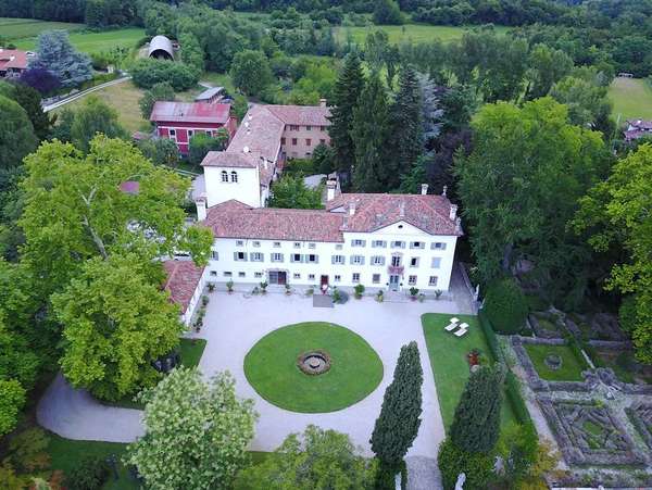 Il giardino di Villa del Torso a Brazzacco (Moruzzo)